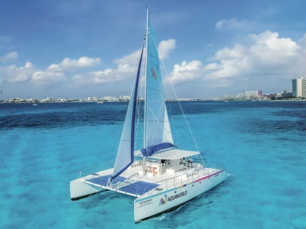 Tour a Isla Mujeres en catamarán desde Cancún