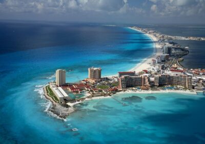 Between reefs and white sand: the splendor of Quintana Roo's beaches